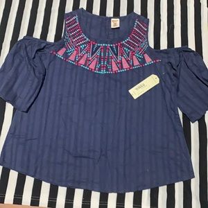 Teens closet Cold shoulder top